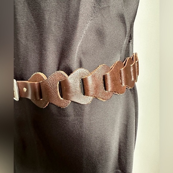 BELT Brown Link Design Faux Leather Fashion Design Women 36 Silver Hardware EUC - Picture 6 of 10